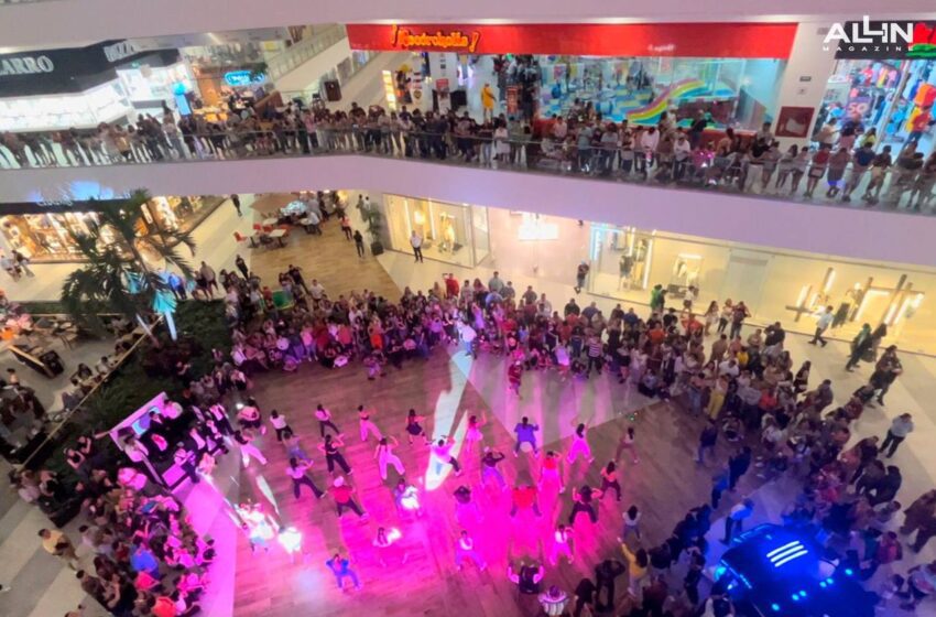  ALTAMA CITY CENTER SE PONE A ROCKEAR AL RITMO DE QUEEN CON INCREIBLE FLASHMOB